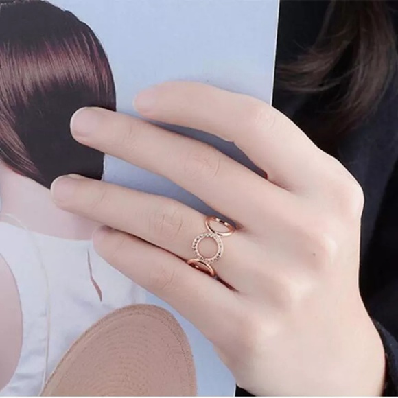 925 Sterling Silver Opened Adjustable Ring - Picture 2 of 5